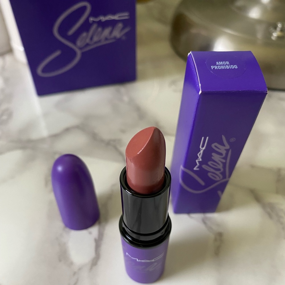 Mac x Selena lipstick amor prohibido